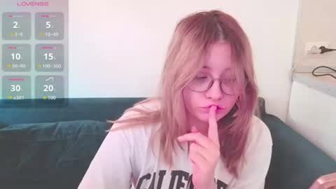 Leah online show from 06/15/26, 01:46