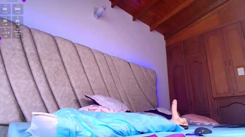 Snapshot of leahprada_ chatting on 01/20/25, 07:35 Instagram Leahprada online show from 01/20/25, 07:35