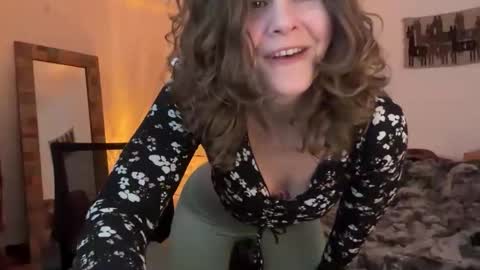 Leah Sparkles online show from 10/28/25, 08:11