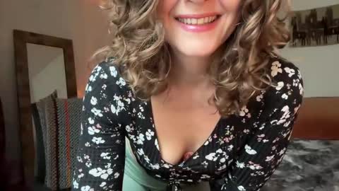 Leah Sparkles online show from 11/02/25, 04:31