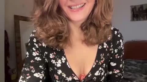 Leah Sparkles online show from 11/30/25, 01:15