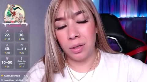Snapshot of leahtemptation chatting on 12/25/24, 10:17 leah online show from 12/25/24, 10:17