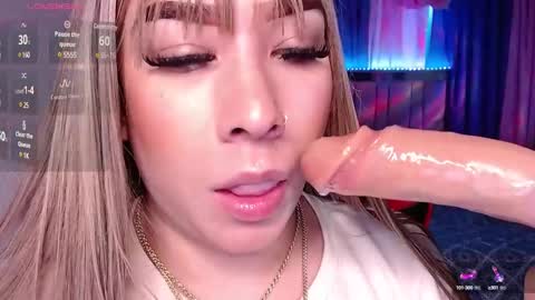 Snapshot of leahtemptation chatting on 01/03/25, 11:35 leah online show from 01/03/25, 11:35