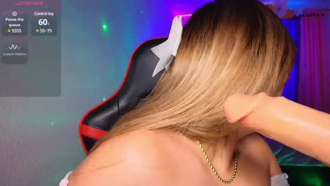 Snapshot of leahtemptation chatting on 02/06/25, 01:10 leah online show from 02/06/25, 01:10
