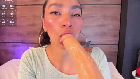 Snapshot of leamonroe__ chatting on 06/19/26, 04:33 Hey Im Lea online show from 06/19/26, 04:33