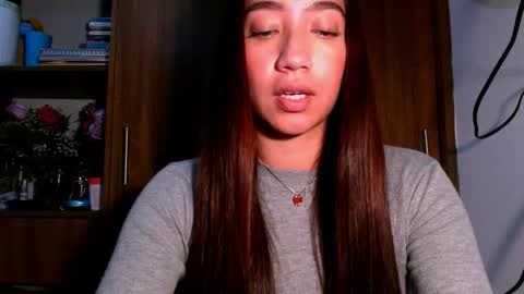 Snapshot of leanaalhub chatting on 11/28/25, 01:41 leanaalhub online show from 11/28/25, 01:41