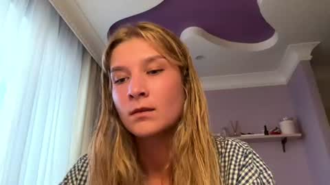 Taya online show from 06/17/26, 04:52
