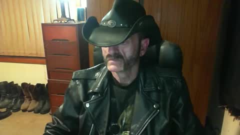 leathergreaser online show from 04/13/26, 08:09