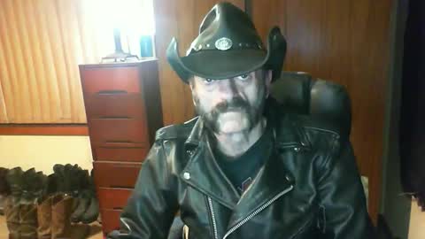 leathergreaser online show from 06/01/26, 06:31
