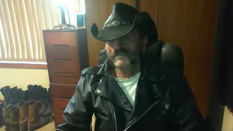 Snapshot of leathergreaser chatting on 06/11/26, 12:32 leathergreaser online show from 06/11/26, 12:32