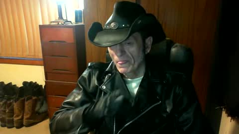 Snapshot of leathergreaser chatting on 07/07/26, 06:47 leathergreaser online show from 07/07/26, 06:47