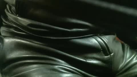 Leathermotocross online show from 11/21/25, 07:12