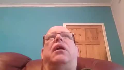 leatherpants68 online show from 11/16/25, 08:42