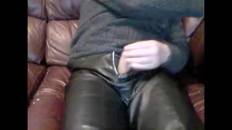 leatherpants68 online show from 02/25/26, 08:40