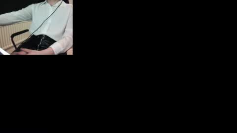 Snapshot of leatheryslut chatting on 02/23/25, 02:07 Leatheryslut online show from 02/23/25, 02:07