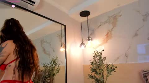 Snapshot of leathompson1 chatting on 11/18/25, 11:15 online show from 11/18/25, 11:15