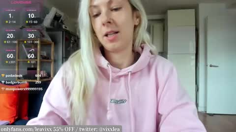 LeaVixx online show from 10/31/25, 10:16