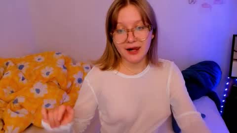 Snapshot of leazy_peasy chatting on 10/04/25, 07:23 Ellie online show from 10/04/25, 07:23