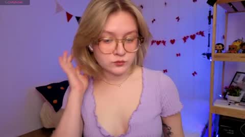 Ellie online show from 04/22/26, 07:33