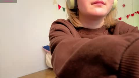 Ellie online show from 04/23/26, 06:36