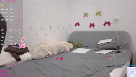 Snapshot of lee_sky chatting on 12/22/25, 09:39 I am Melisa. Im new here. This is my first day online show from 12/22/25, 09:39