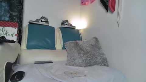 Snapshot of leenar_key chatting on 02/15/25, 04:45 leenar_key online show from 02/15/25, 04:45