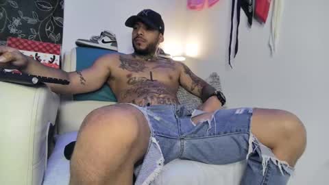Snapshot of leenar_key chatting on 02/25/25, 05:25 leenar_key online show from 02/25/25, 05:25
