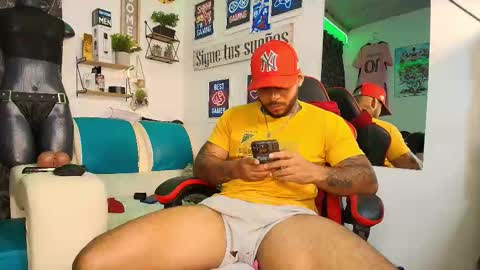 leenar_key online show from 12/16/25, 03:06