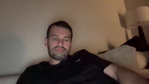 Snapshot of leexxx_69 chatting on 11/23/25, 03:28 leexxx_69 online show from 11/23/25, 03:28