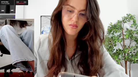 Elle  online show from 01/30/25, 10:50