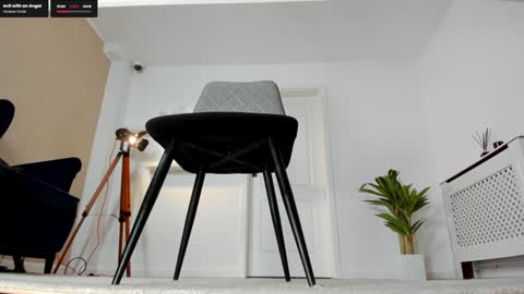 Elle  online show from 02/02/25, 05:37