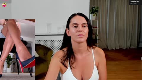 Elle  online show from 09/14/25, 01:54