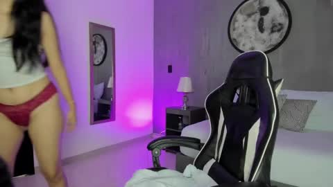 Snapshot of leia_hatman_ chatting on 11/19/25, 12:16 L E I A online show from 11/19/25, 12:16