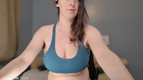 Leia Swift online show from 04/04/26, 01:08