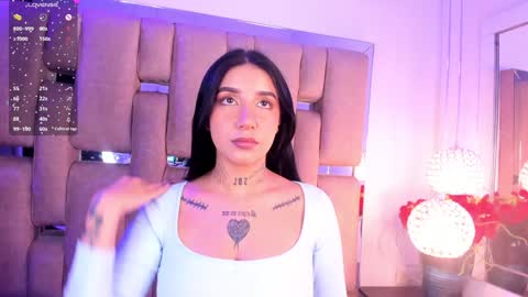 Snapshot of leiawong chatting on 12/03/24, 05:42 Leia online show from 12/03/24, 05:42