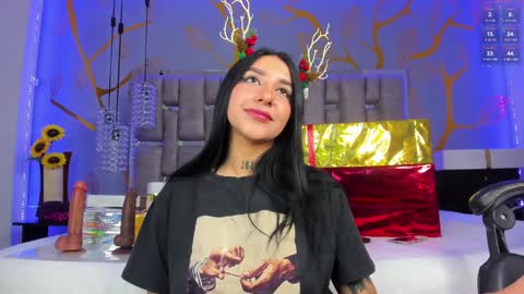 Snapshot of leiawong chatting on 12/18/24, 03:37 Leia online show from 12/18/24, 03:37