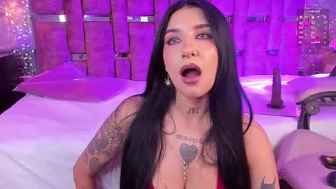 Snapshot of leiawong chatting on 11/08/25, 04:45 Leia online show from 11/08/25, 04:45