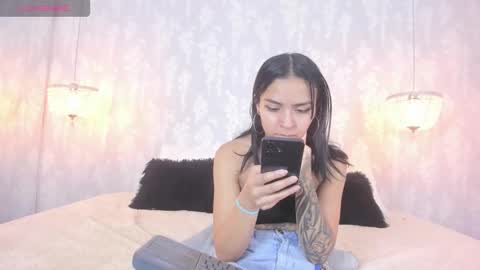 LEIGH ANGELS online show from 11/12/25, 10:09