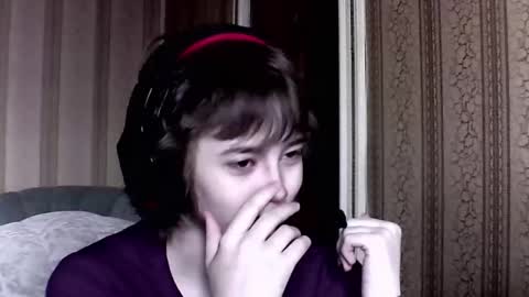 Snapshot of leigharedcross chatting on 03/03/26, 08:42 Viola online show from 03/03/26, 08:42