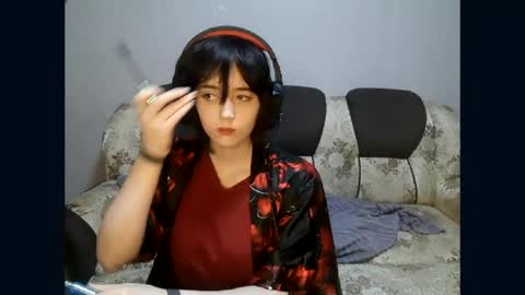 Snapshot of leigharedcross chatting on 04/23/26, 09:39 Viola online show from 04/23/26, 09:39