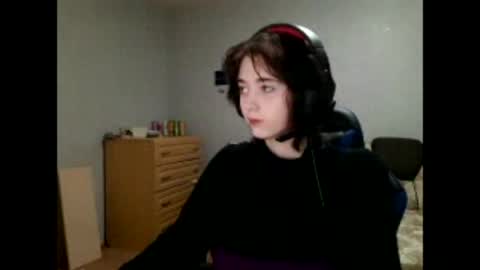 Snapshot of leigharedcross chatting on 06/05/26, 09:20 Viola online show from 06/05/26, 09:20