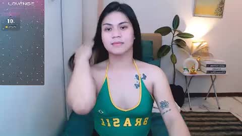Snapshot of leighcortesi chatting on 06/25/26, 04:11 Cailey online show from 06/25/26, 04:11