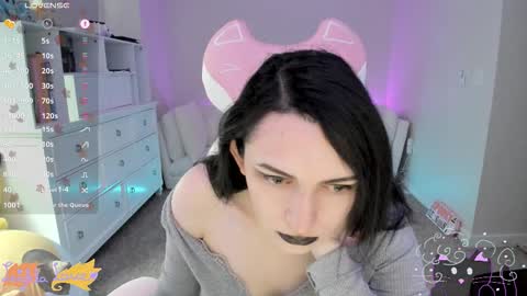 Snapshot of leighlalove chatting on 10/23/25, 11:35 Leighla online show from 10/23/25, 11:35