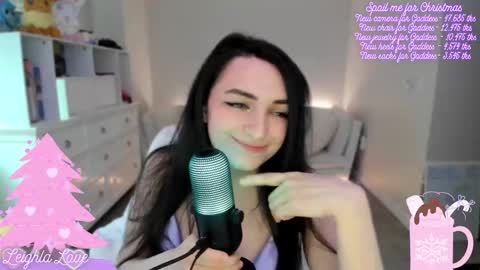 Snapshot of leighlalove chatting on 12/15/25, 06:56 Leighla online show from 12/15/25, 06:56