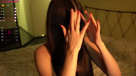 Snapshot of leila_4ever chatting on 12/17/24, 06:42 Leila online show from 12/17/24, 06:42