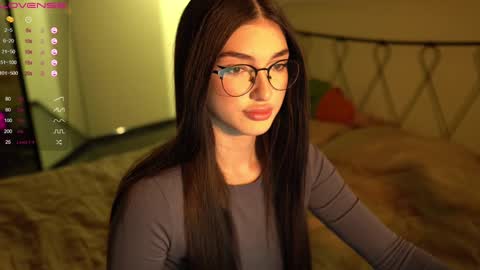 Snapshot of leila_4ever chatting on 12/20/24, 04:46 Leila online show from 12/20/24, 04:46