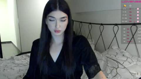 Snapshot of leila_4ever chatting on 12/27/24, 06:20 Leila online show from 12/27/24, 06:20