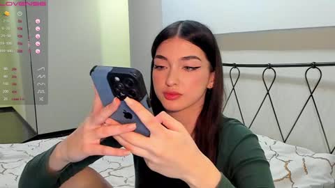 Snapshot of leila_4ever chatting on 01/16/25, 06:48 Leila online show from 01/16/25, 06:48