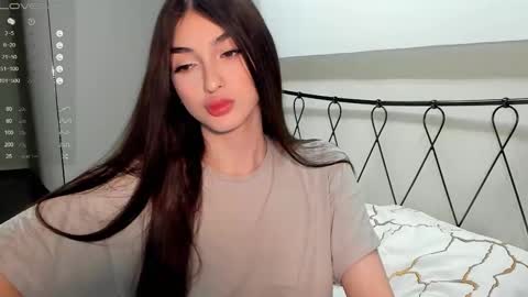 Snapshot of leila_4ever chatting on 03/12/25, 07:38 Leila online show from 03/12/25, 07:38