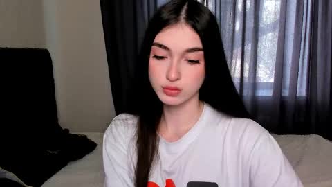 Snapshot of leila_4ever chatting on 04/29/26, 11:25 Leila online show from 04/29/26, 11:25